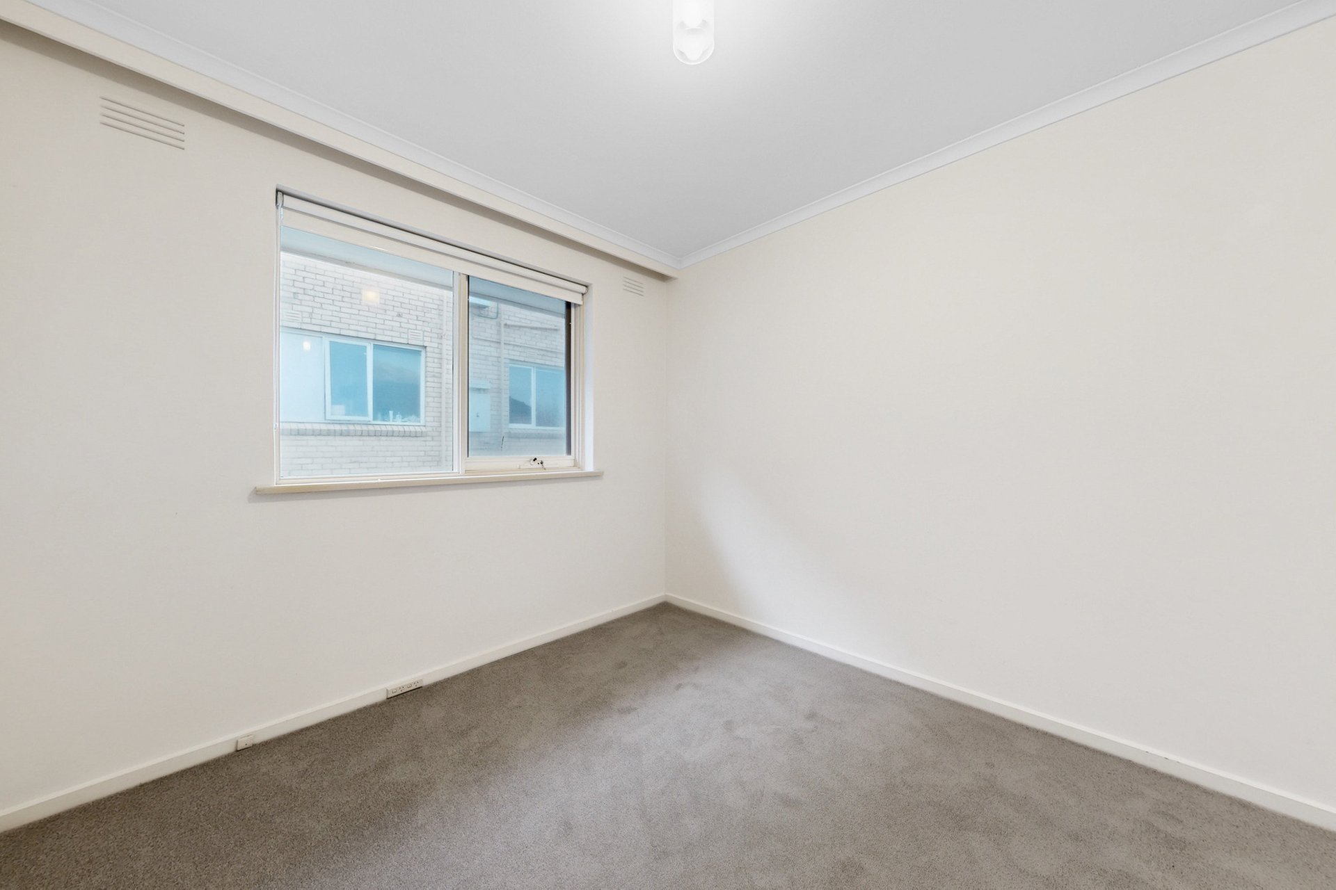 8/7 Alfriston Avenue, Elwood image 4