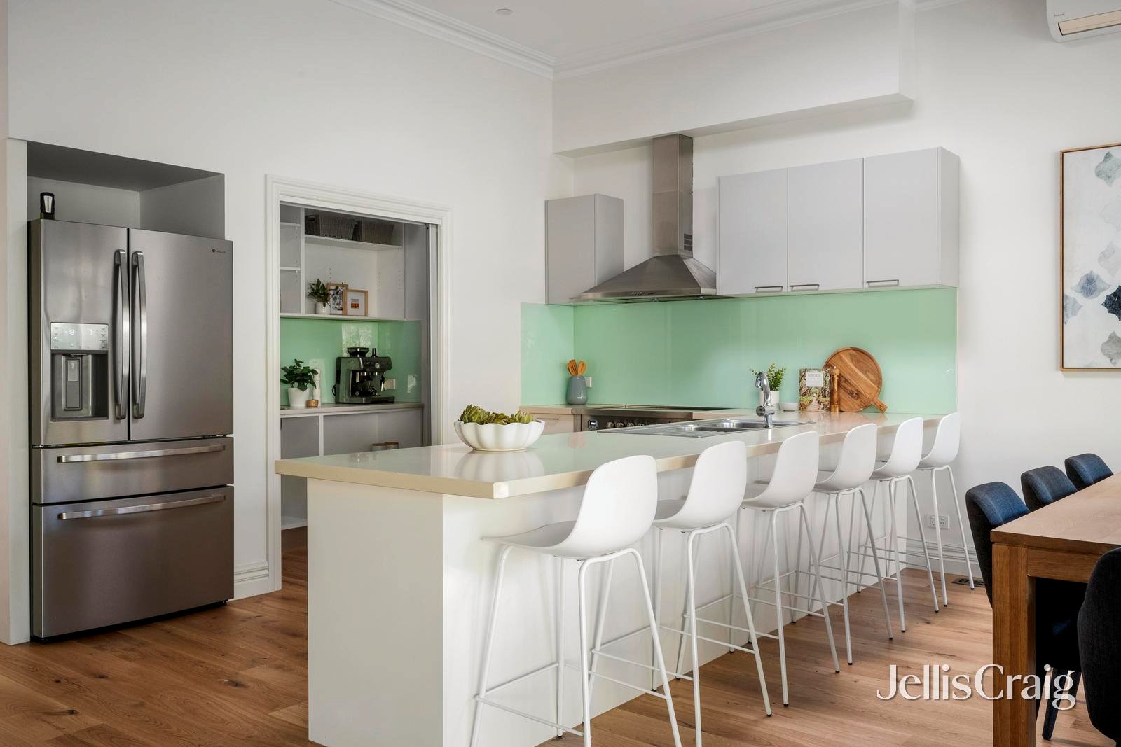 87 Croydon Road, Surrey Hills image 5