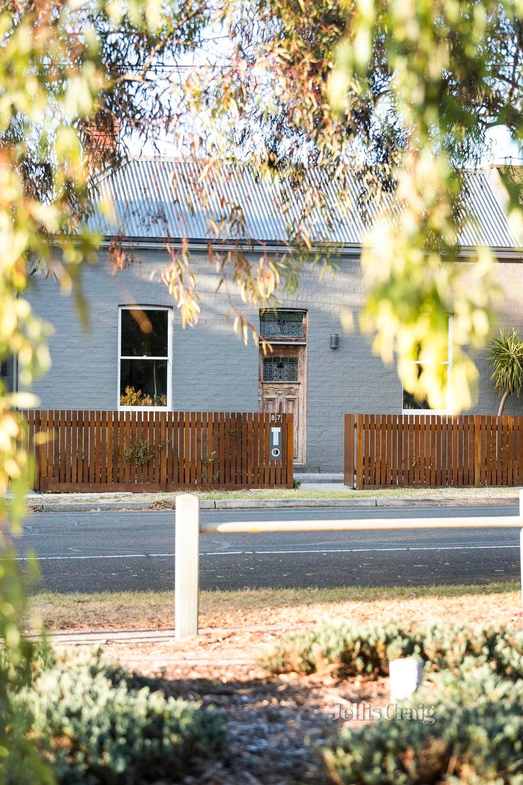 87 Dennis Street, Northcote image 2