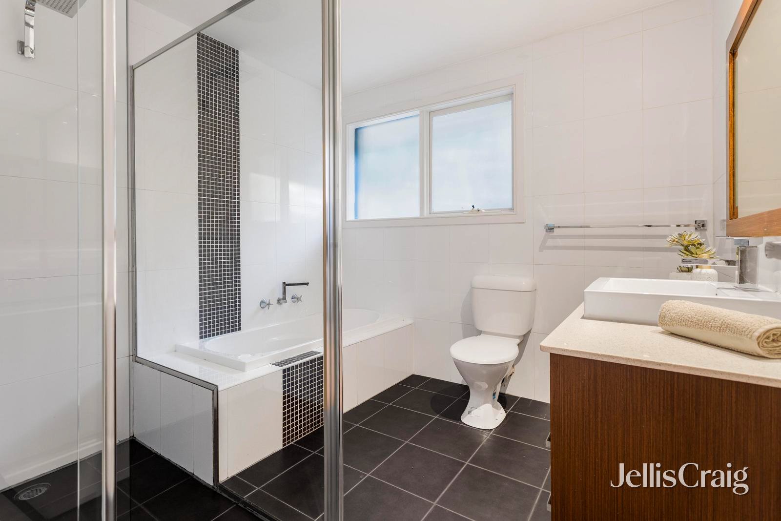 87 Esther Crescent, Mooroolbark image 7