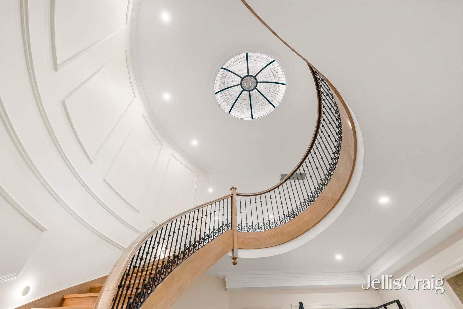 87 Hinkler Road East, Glen Waverley image 17