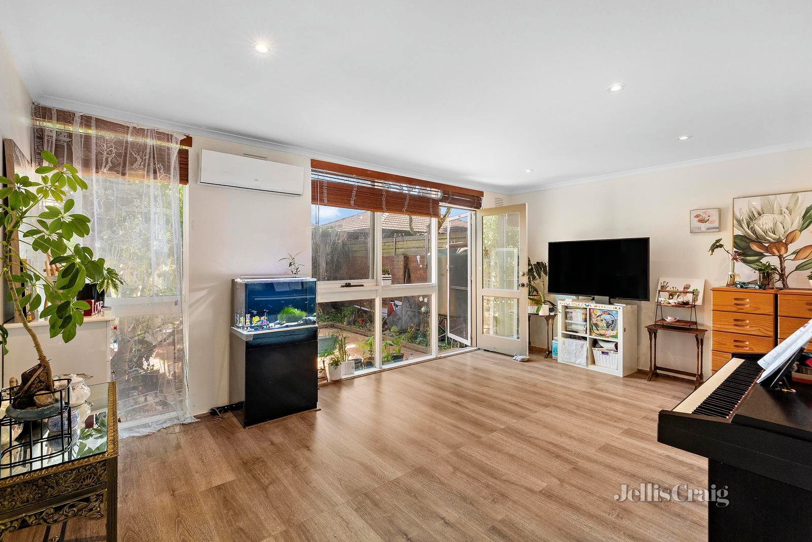 8/7 Kireep Road, Balwyn image 2