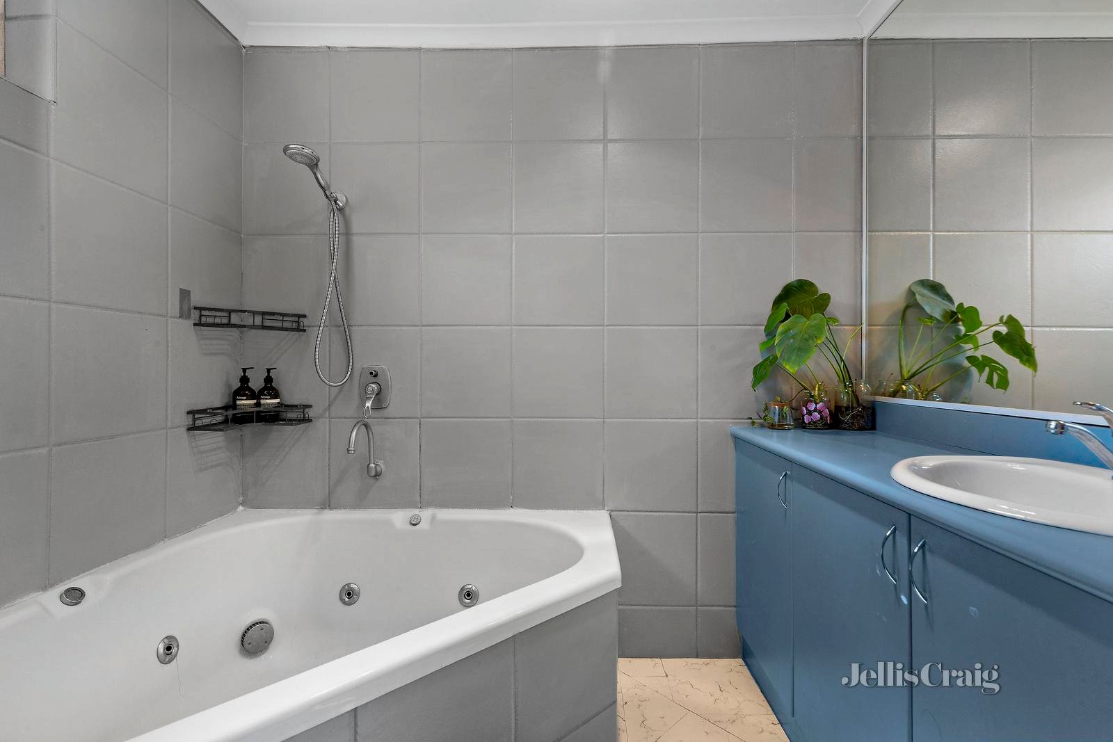 8/7 Kireep Road, Balwyn image 6