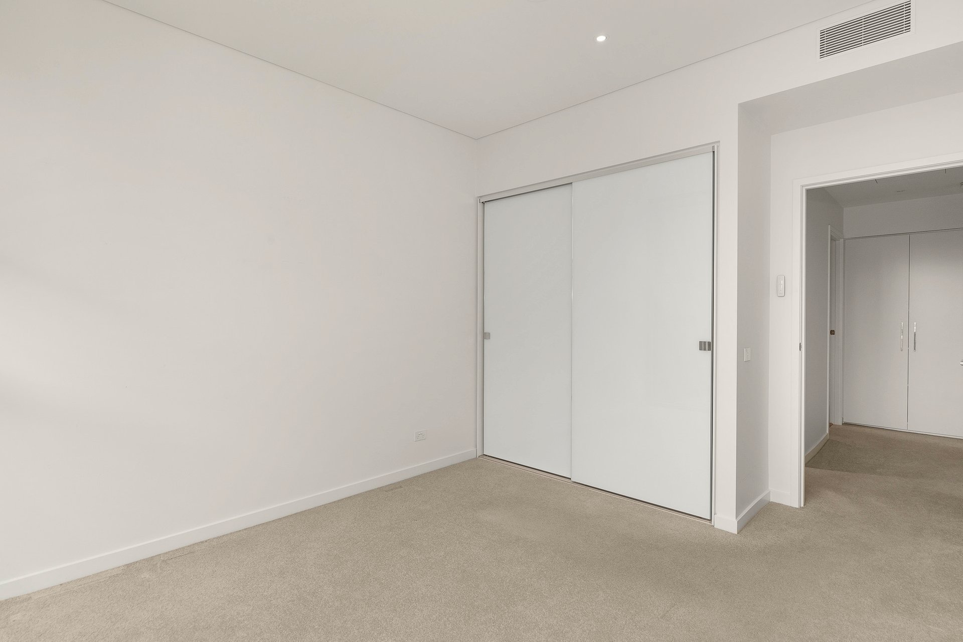 Property Gallery Thumbnail 3