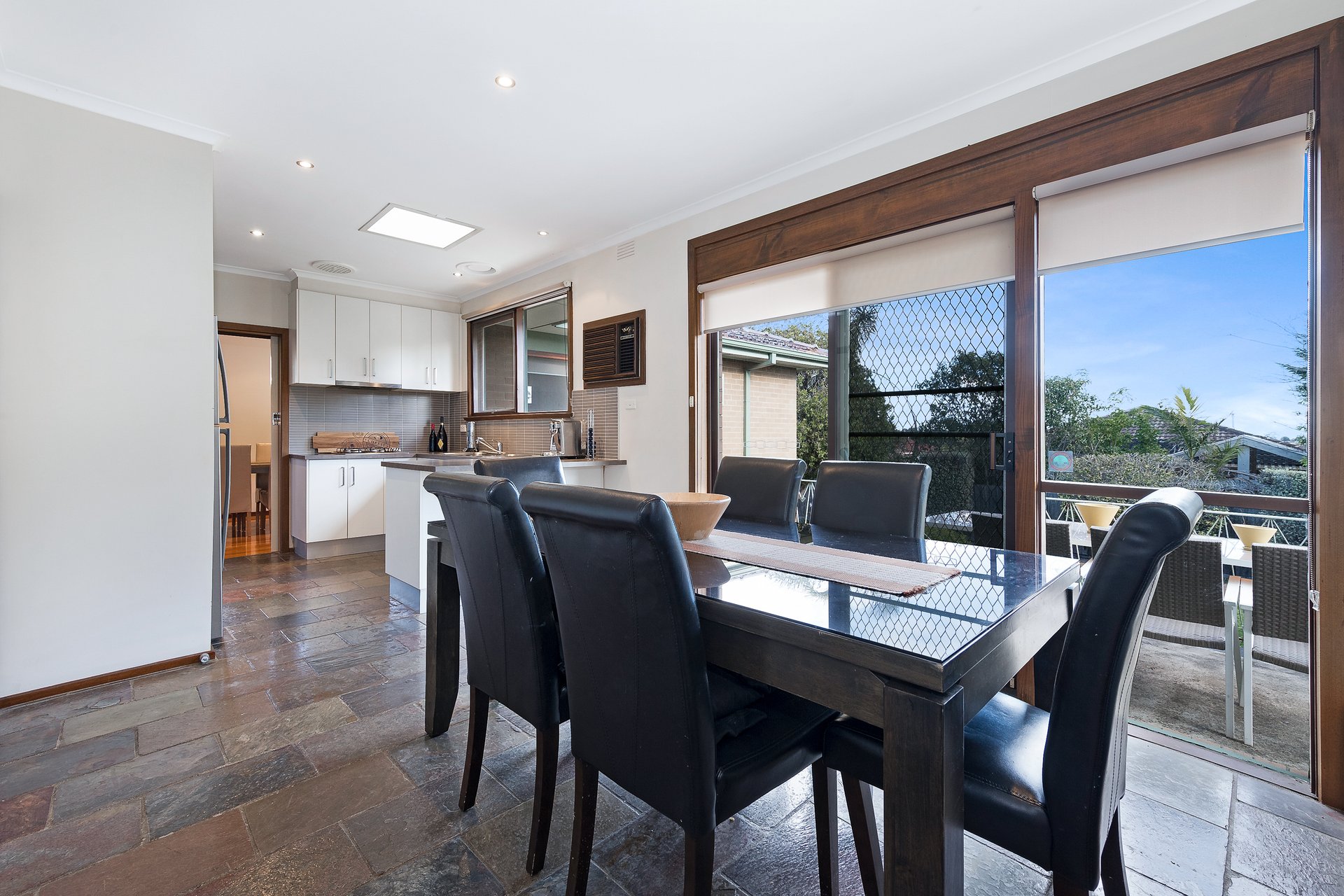 87 Strada Crescent, Wheelers Hill image 2