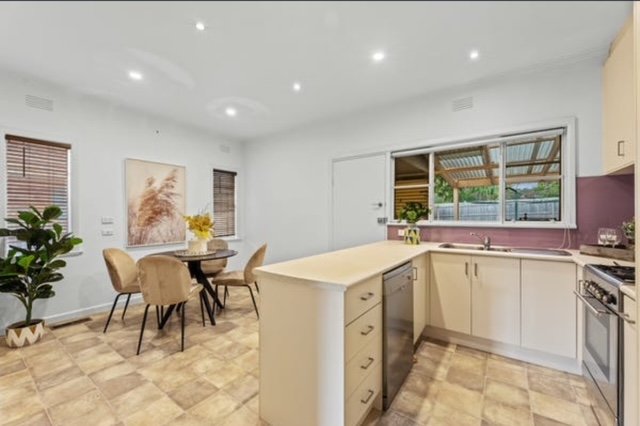 87 Warrigal Road, Surrey Hills image 4