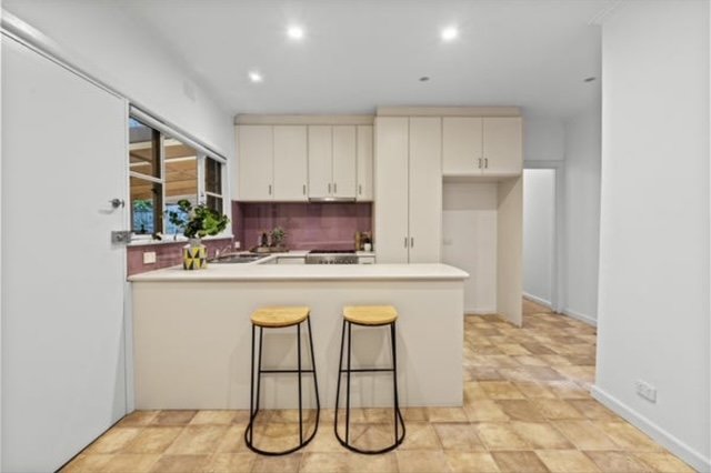 87 Warrigal Road, Surrey Hills image 5