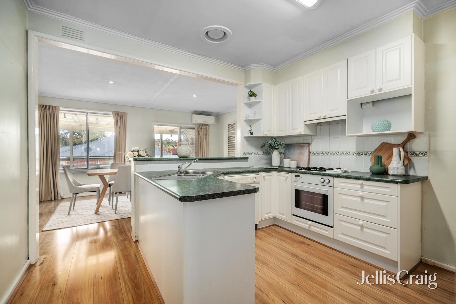 872 High Street Road, Glen Waverley image 3