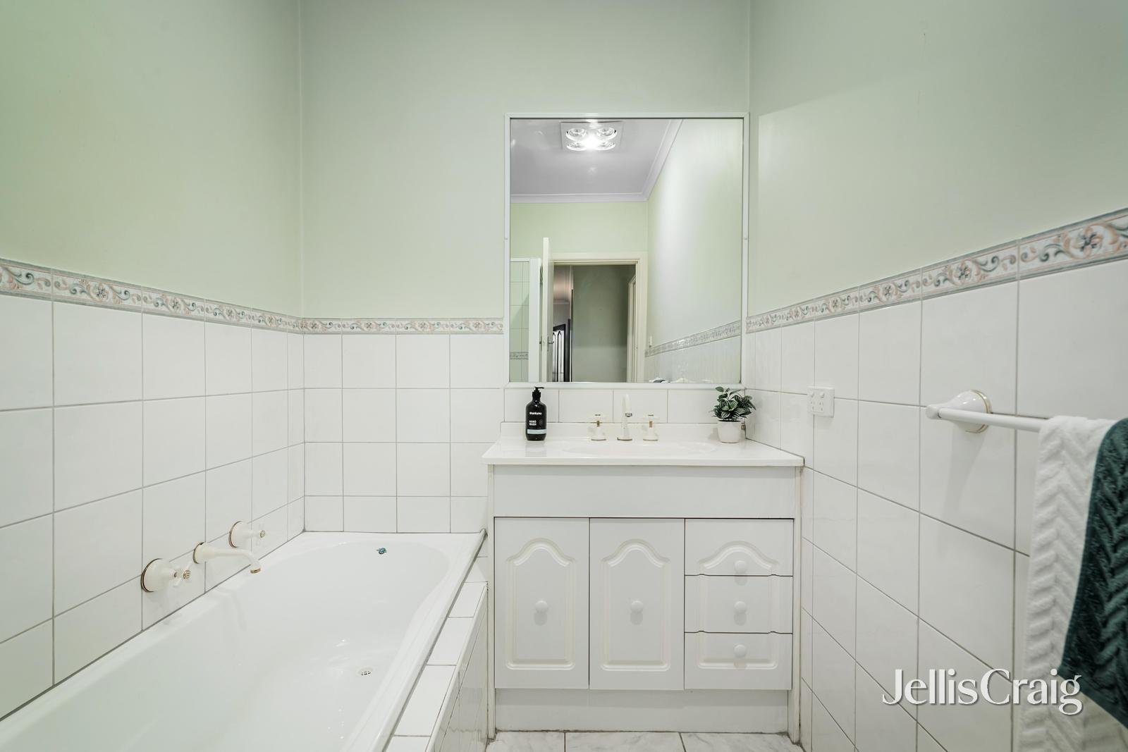 872 High Street Road, Glen Waverley image 8