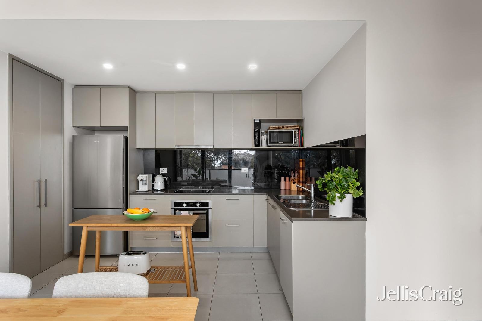 8/76 East Boundary Road, Bentleigh East image 3