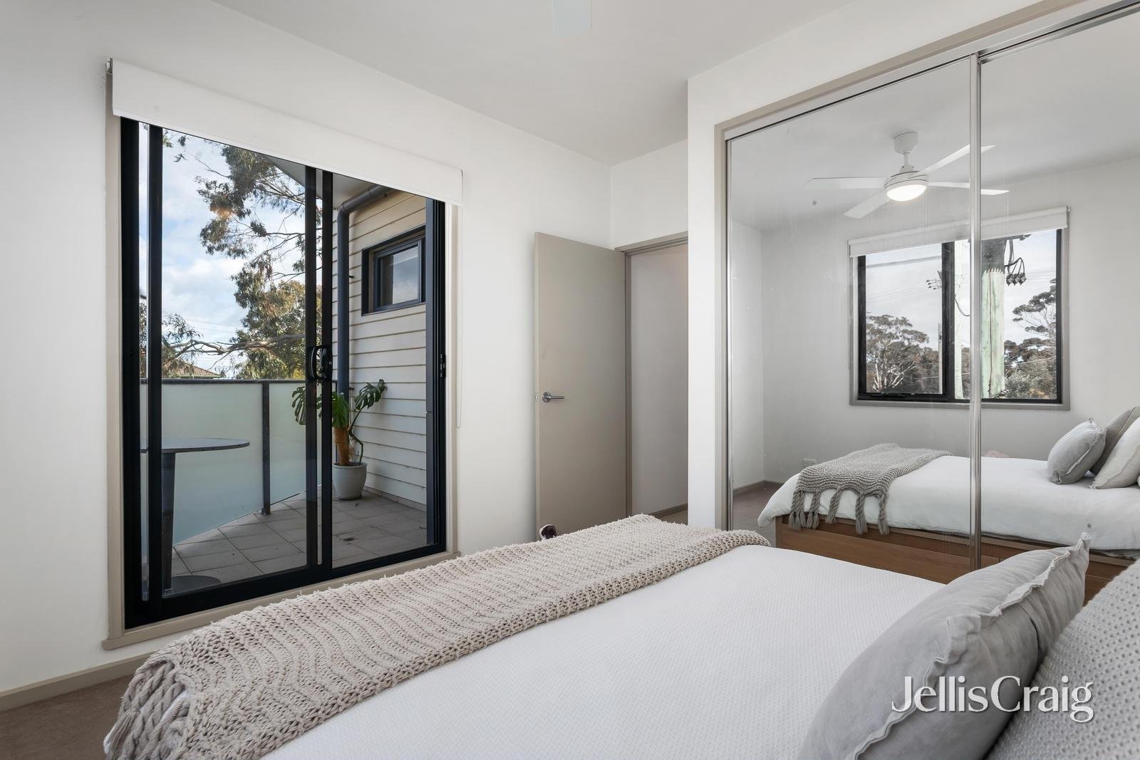 8/76 East Boundary Road, Bentleigh East image 5