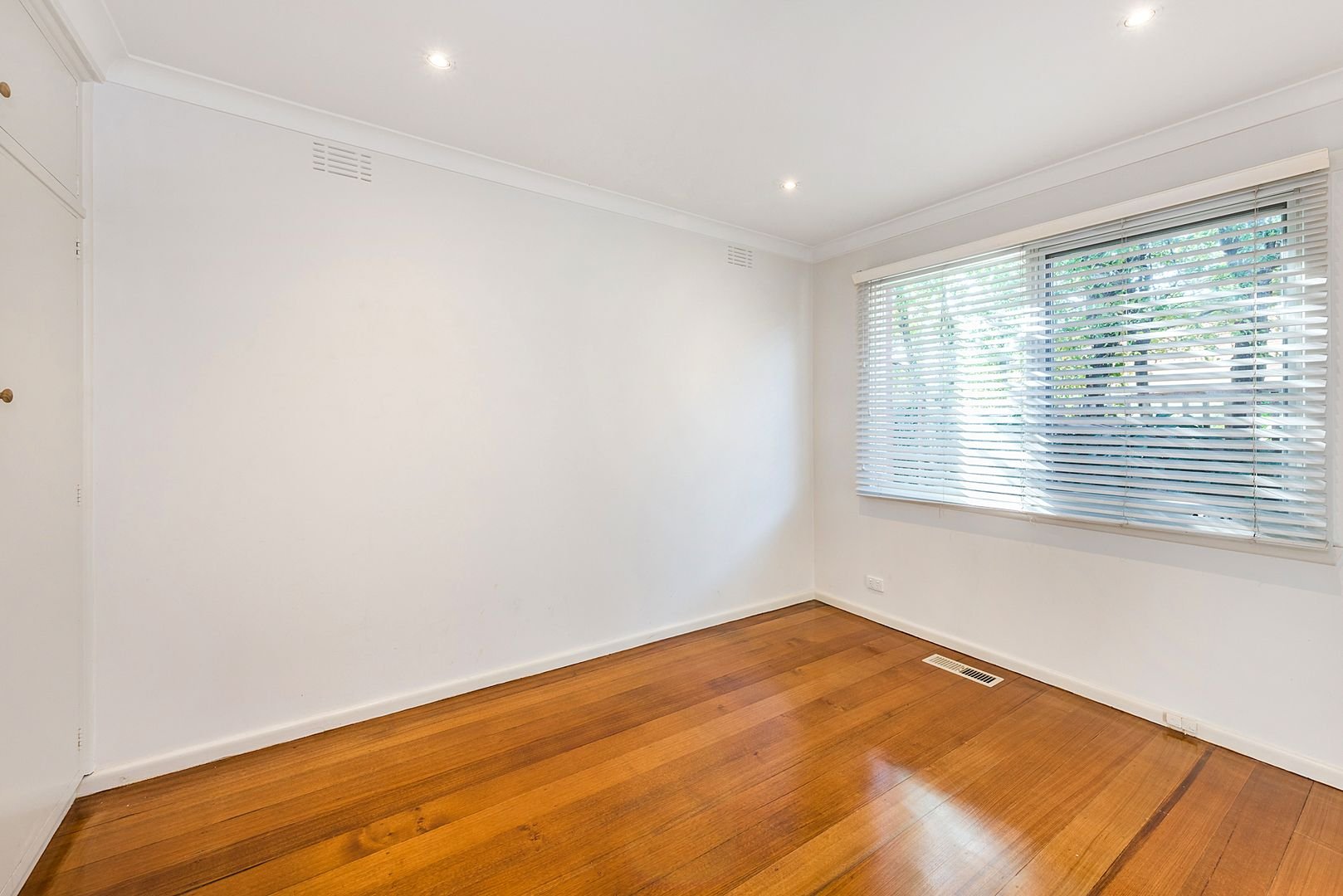 Property Gallery Thumbnail 3