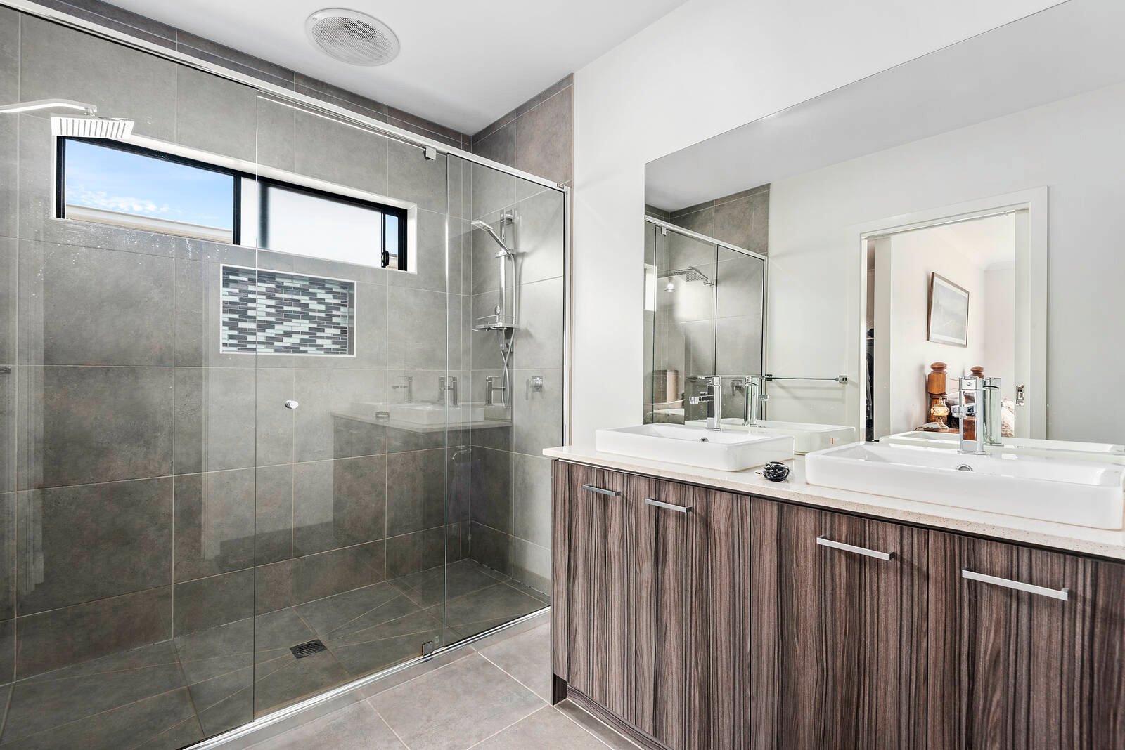 Property Gallery Thumbnail 9