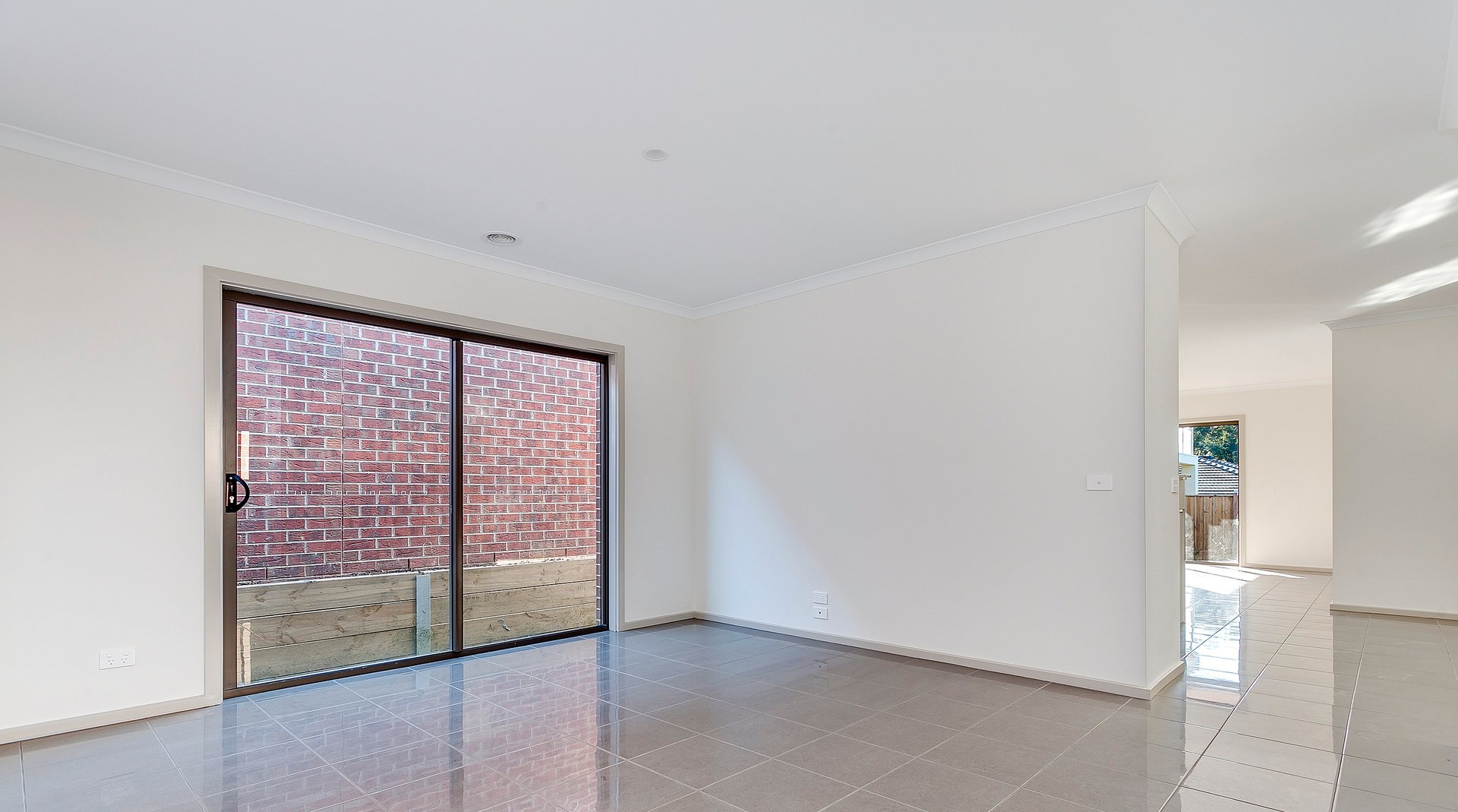 88 Evans Drive, Croydon image 2