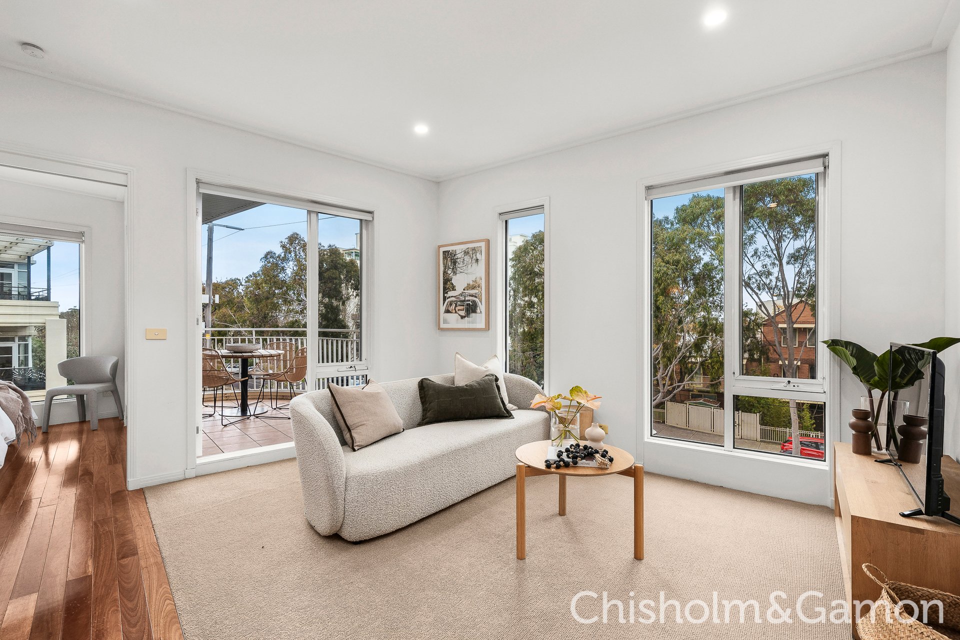 8/8 Graham Street, Port Melbourne image 1