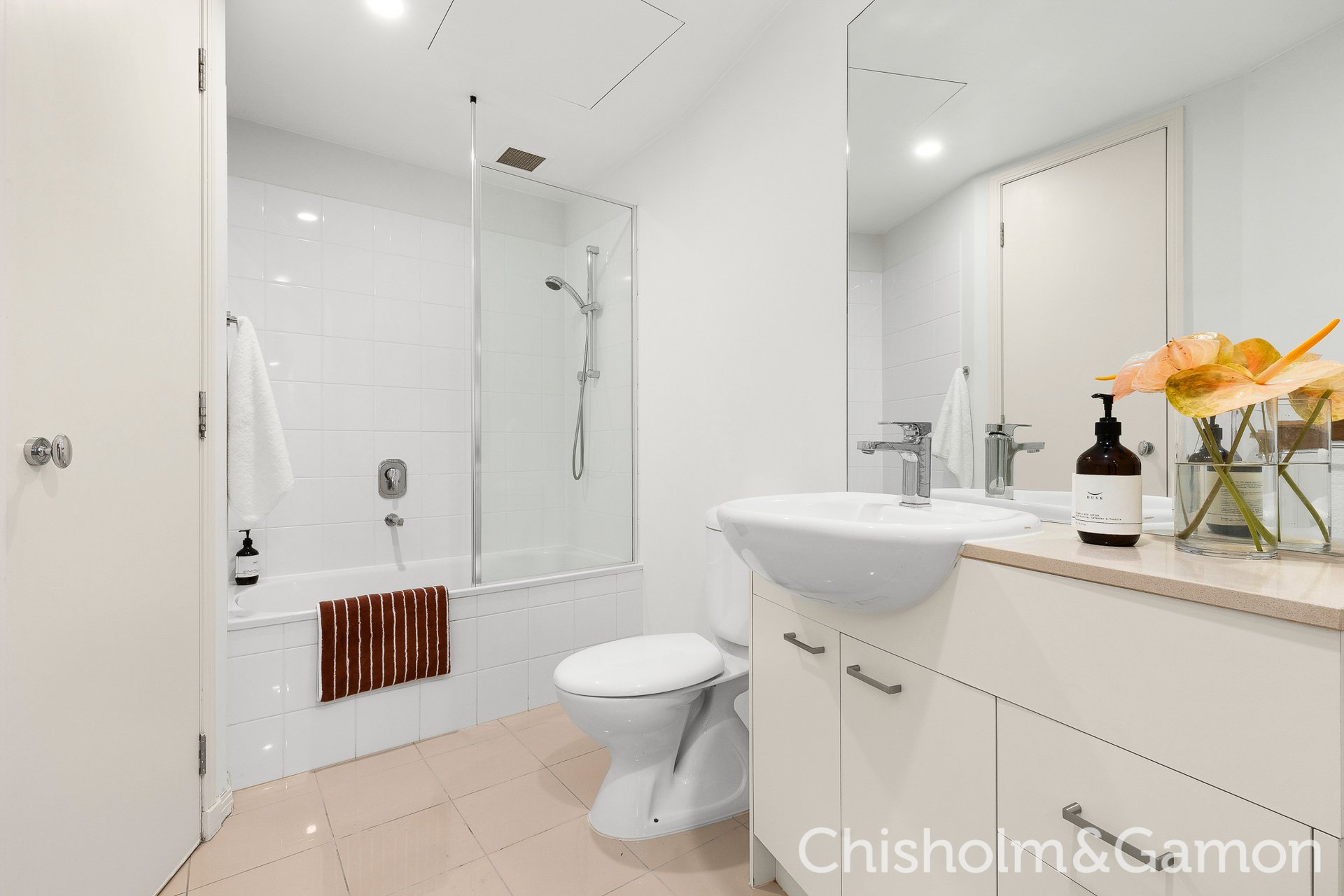 8/8 Graham Street, Port Melbourne image 6