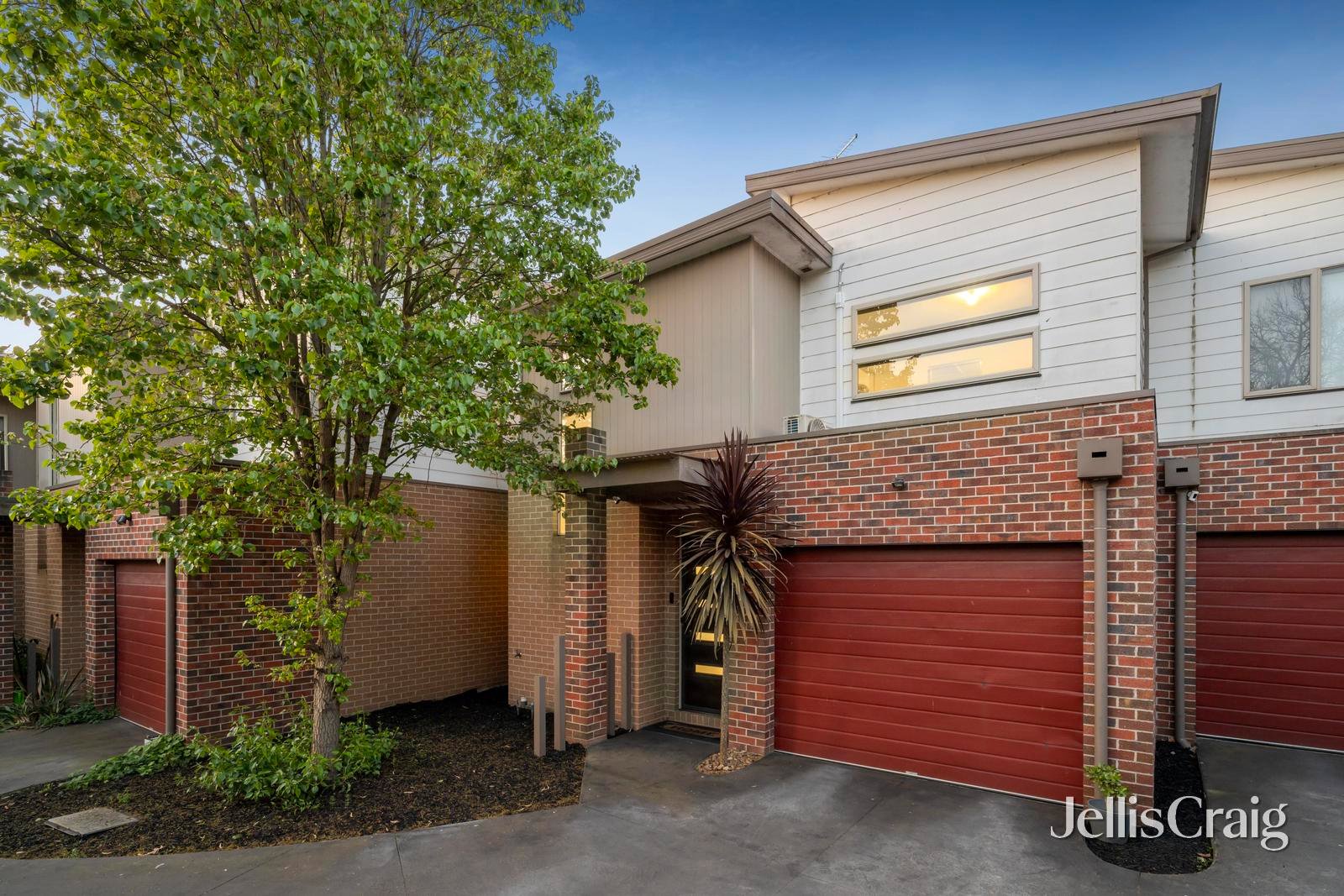 8/8 Kauri Court, Croydon image 1