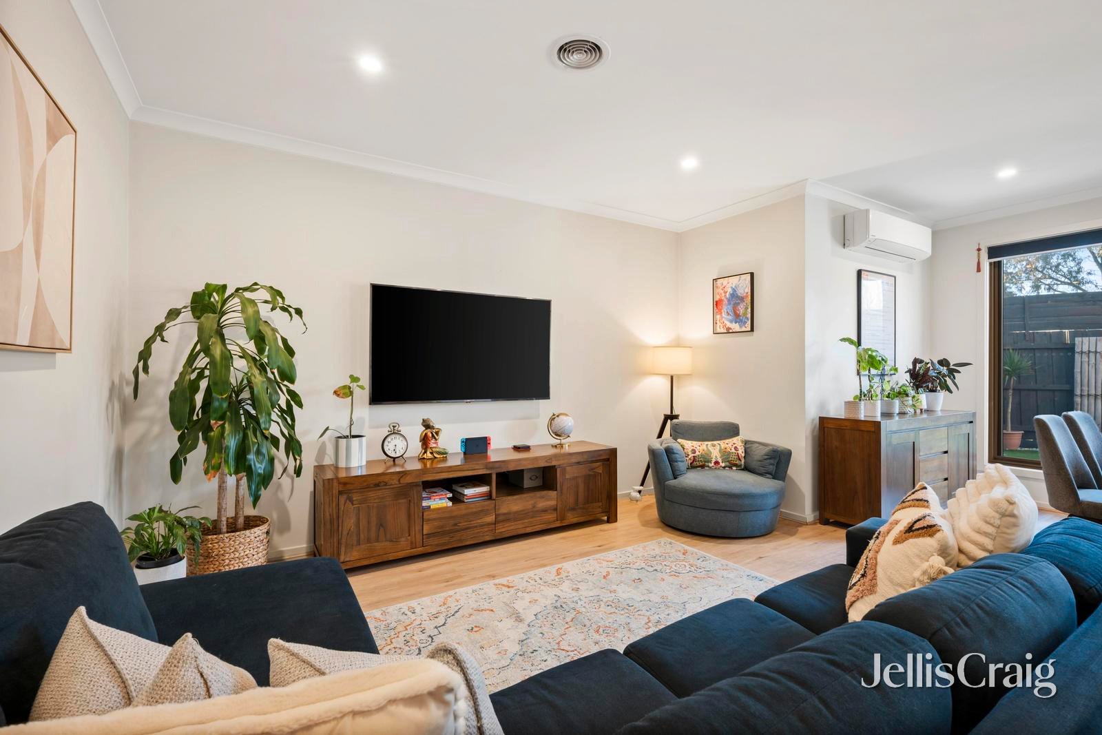 8/8 Kauri Court, Croydon image 2