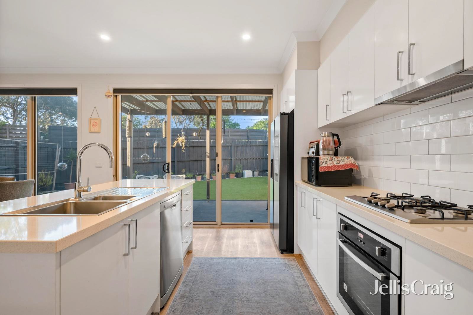8/8 Kauri Court, Croydon image 6