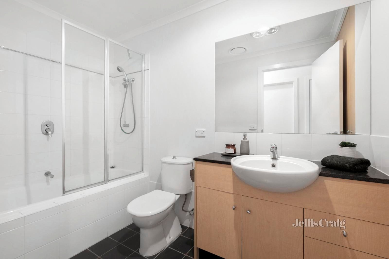 8/8 Mawbey Street, Kensington image 6