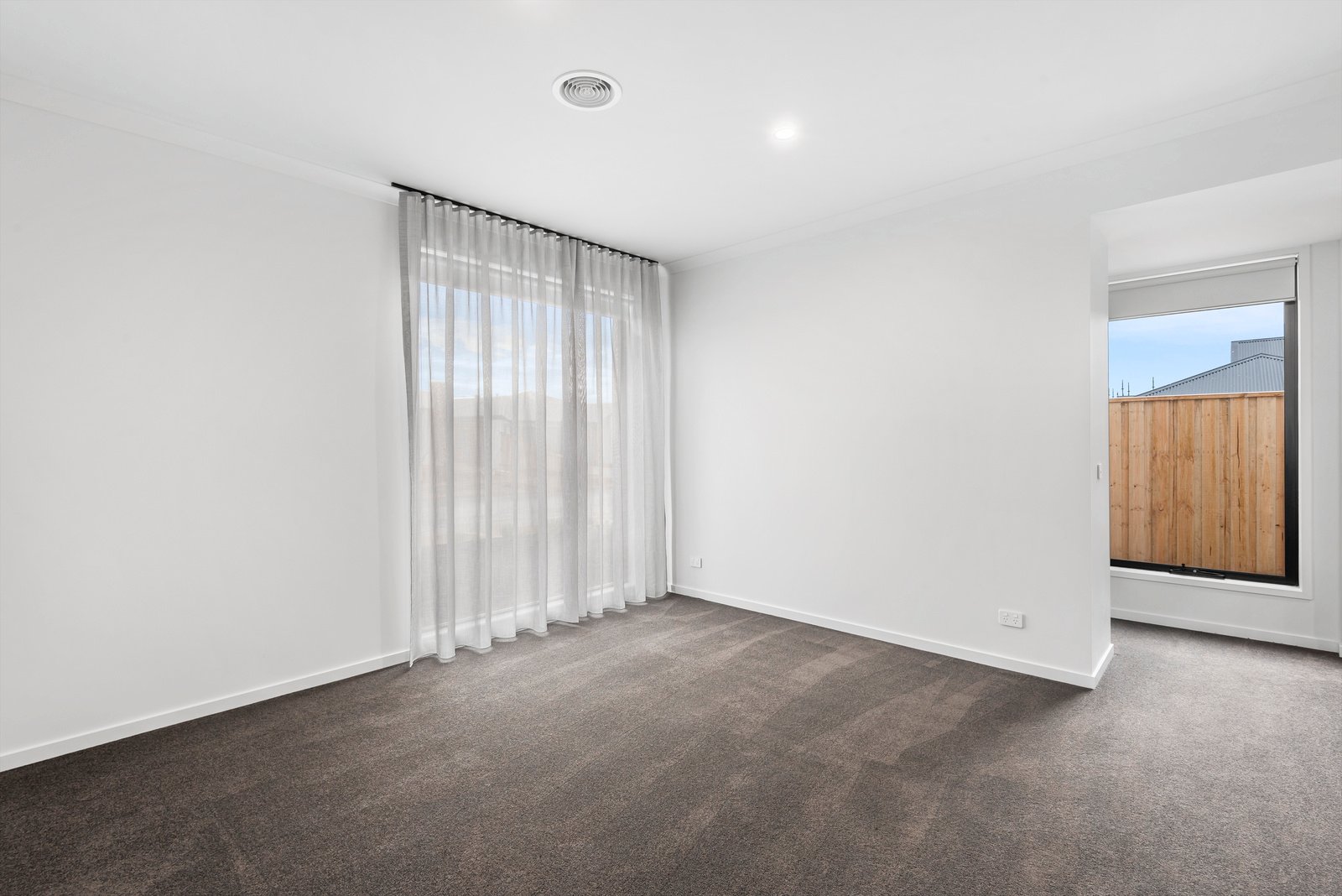 Property Gallery Thumbnail 4