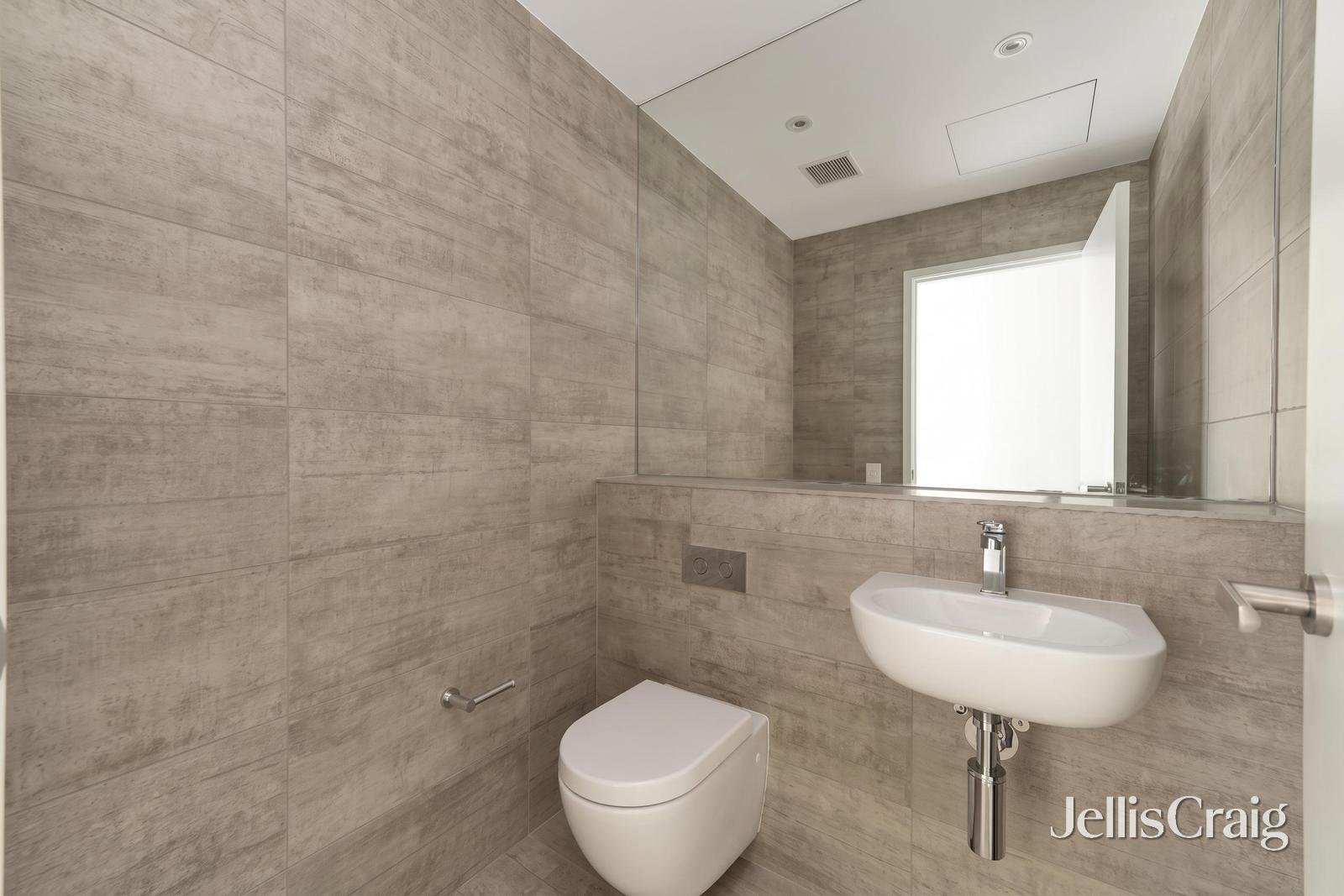 88 South Wharf Drive, Docklands image 12