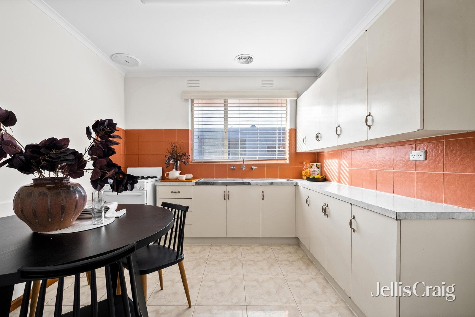 8/83 Railway Street North, Altona image 4