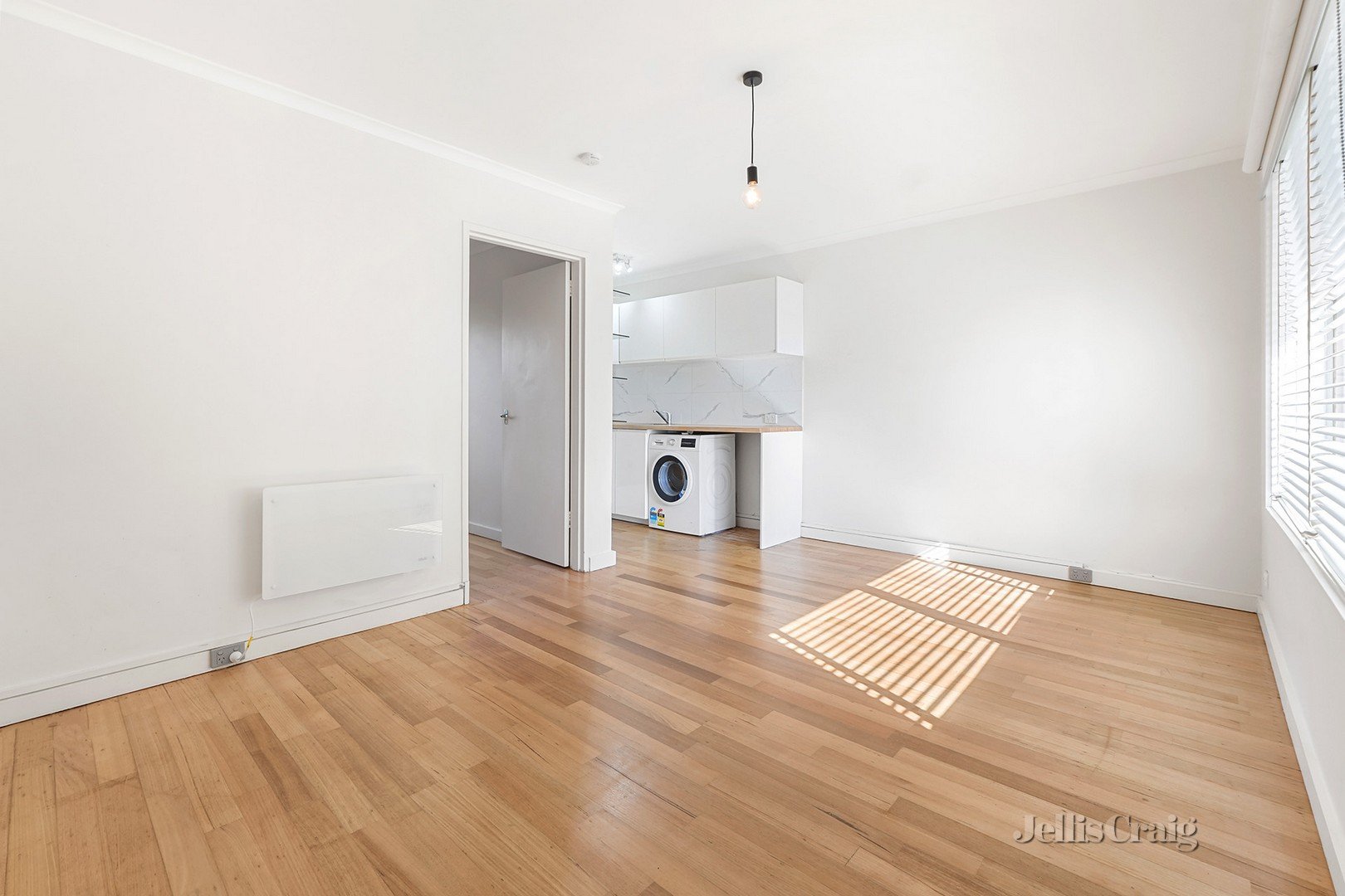 8/84 Latrobe Street, Mentone image 2
