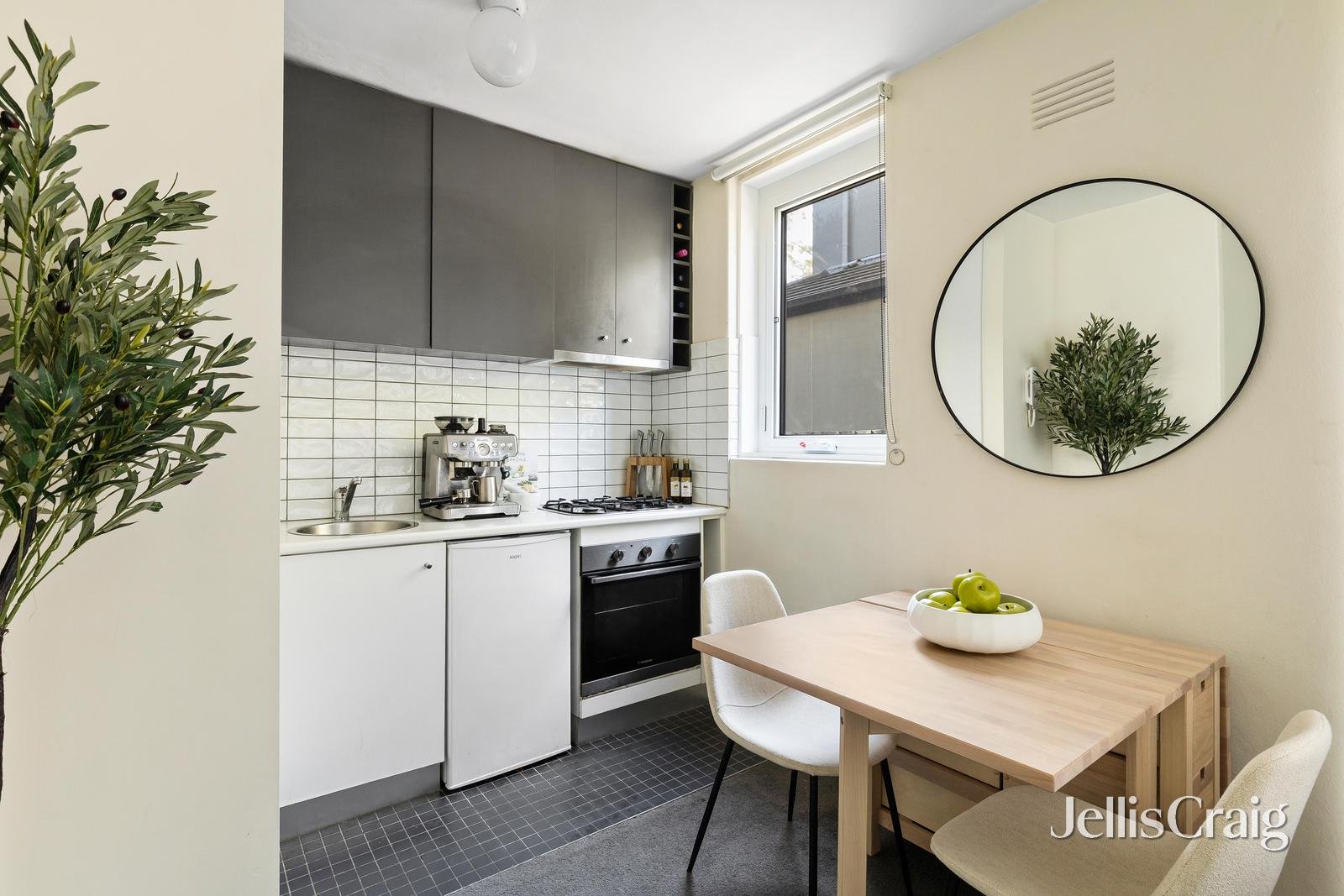 8/89 Denham Street, Hawthorn image 2