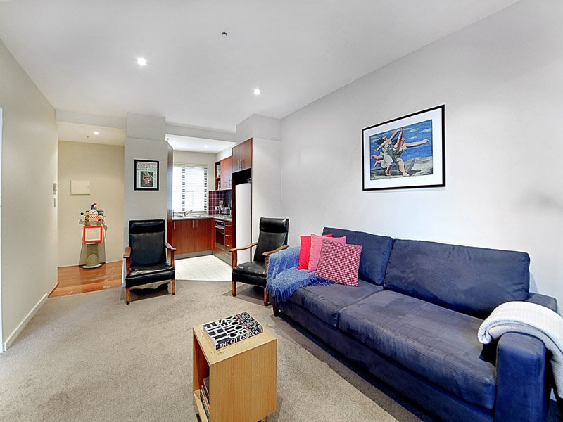 8/89 Ormond Road, Elwood image 3