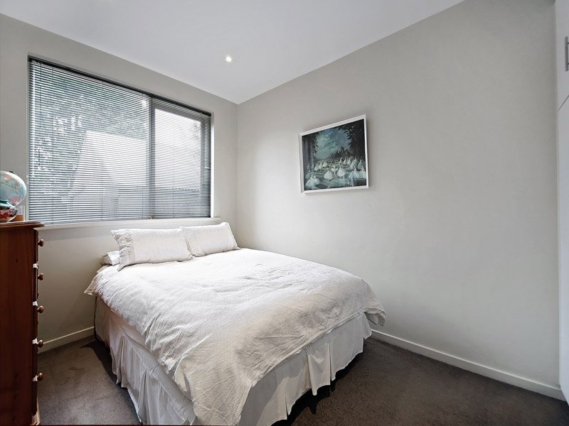 8/89 Ormond Road, Elwood image 5