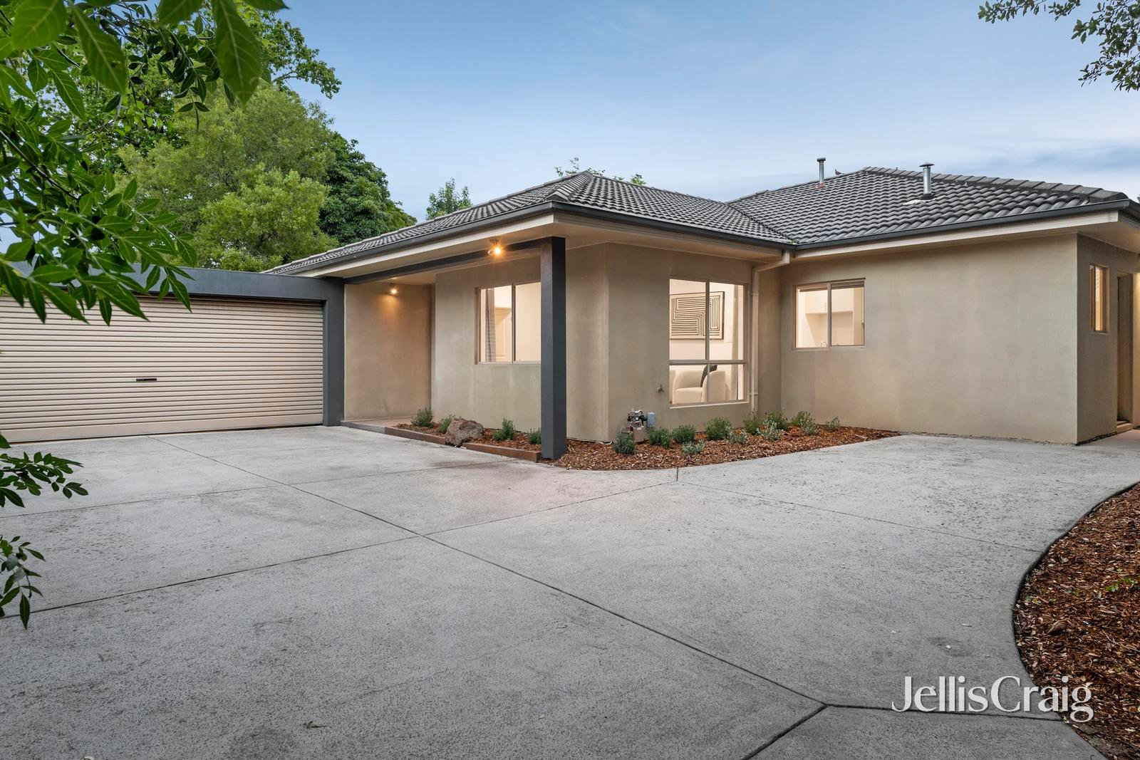 88A Hull Road, Croydon image 1