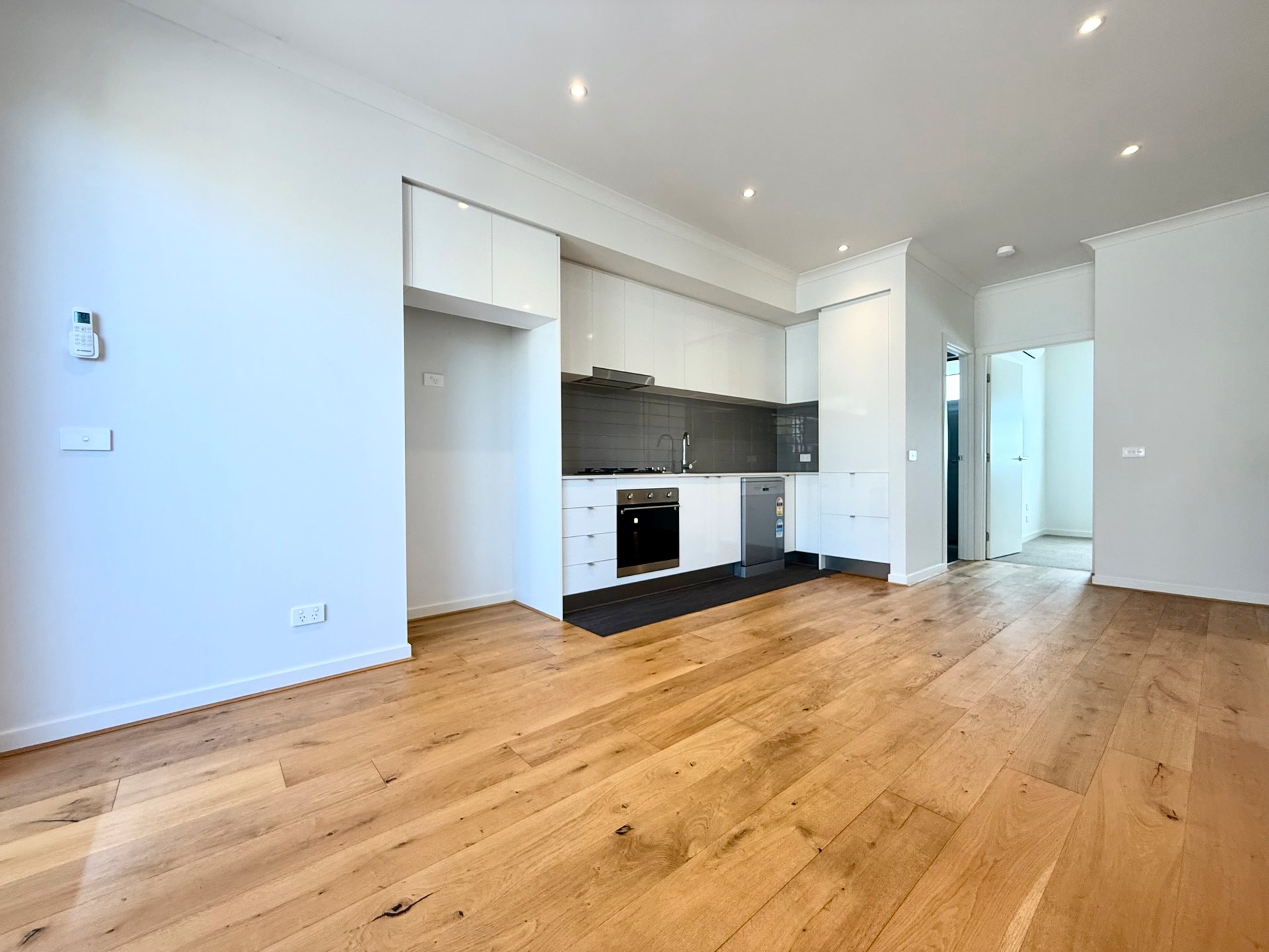 8/9 Citrus Court, Doncaster image 2