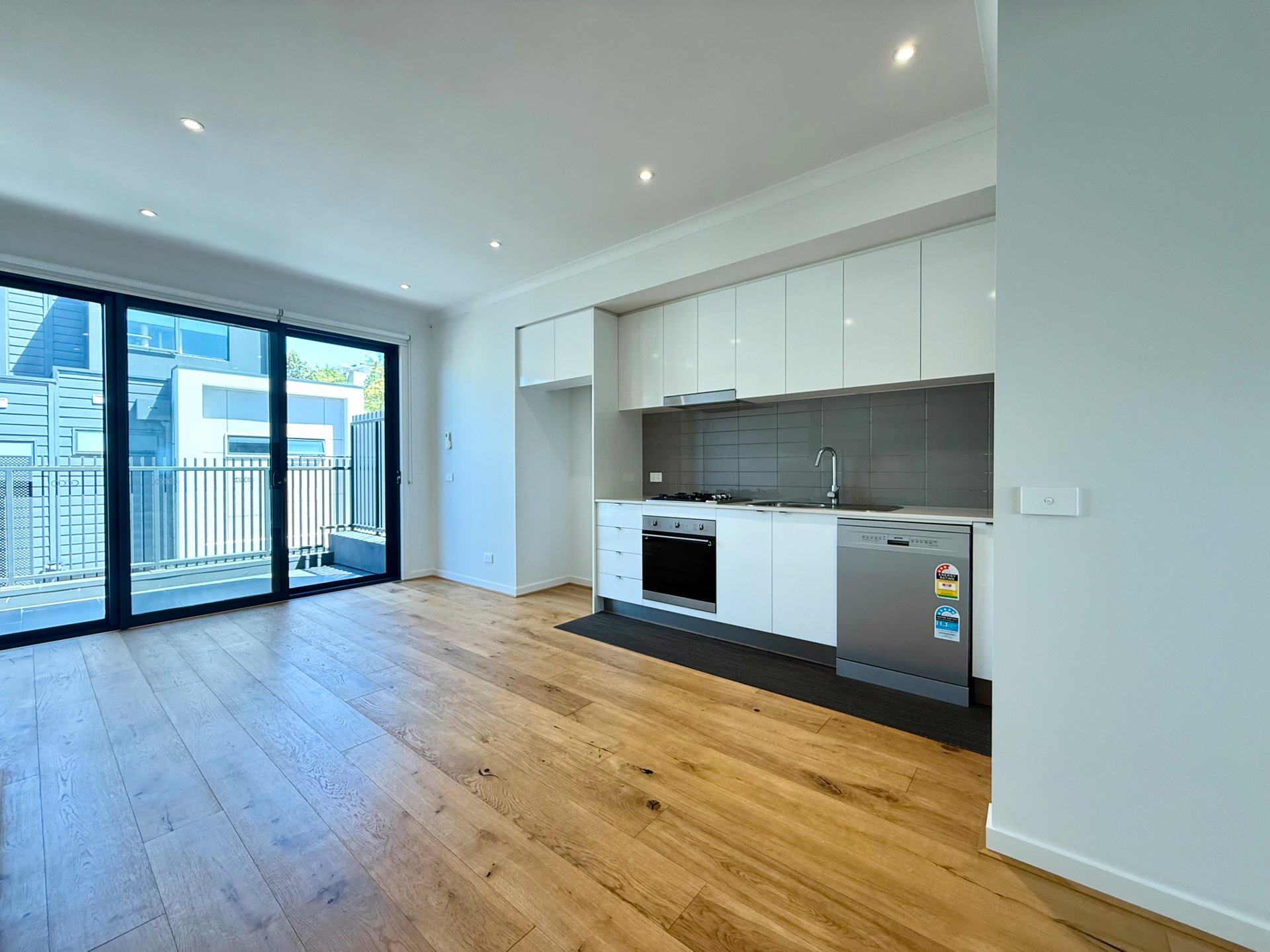 8/9 Citrus Court, Doncaster image 4