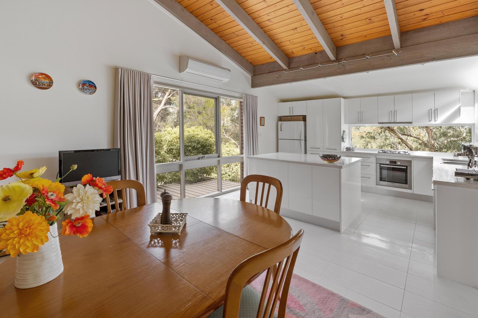 89 Corowa Crescent, Greensborough image 2