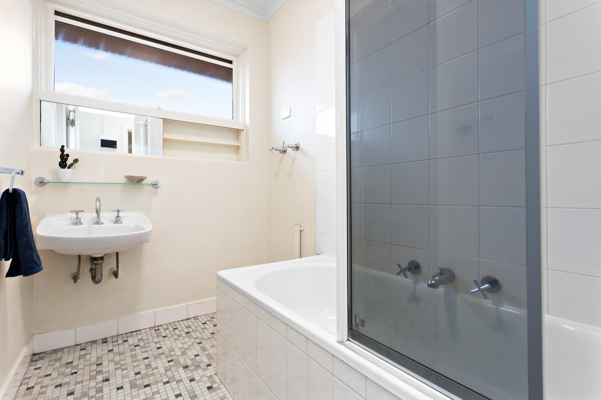 Property Gallery Thumbnail 6