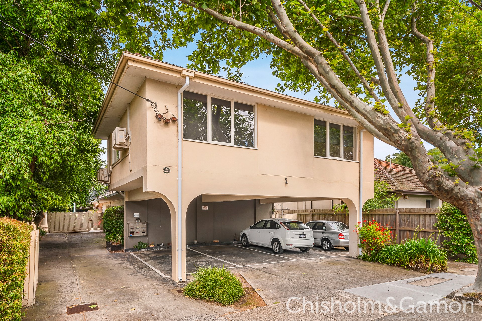 8/9 Foam Street, Elwood image 1