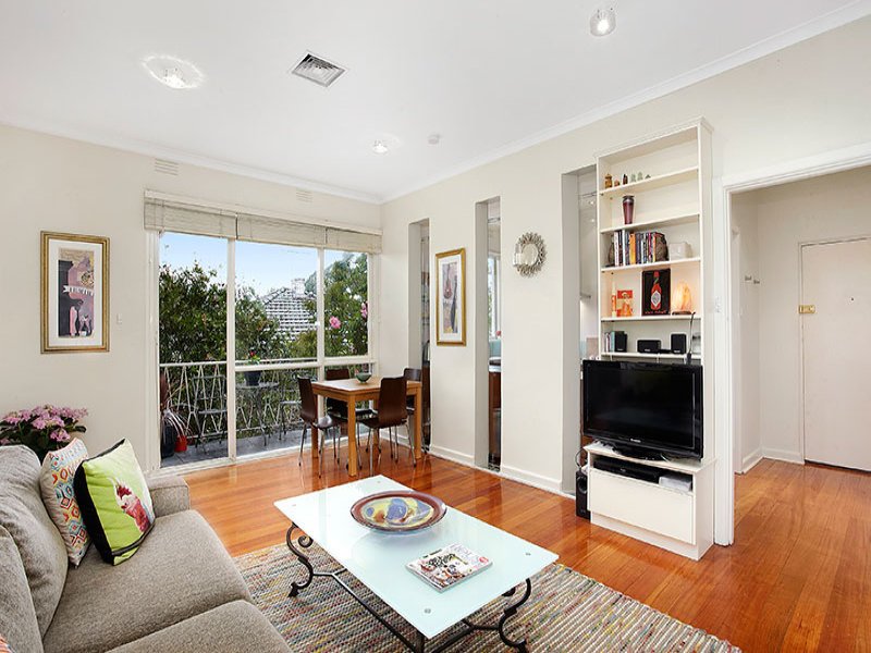 8/9 Irilbarra Road, Canterbury image 2