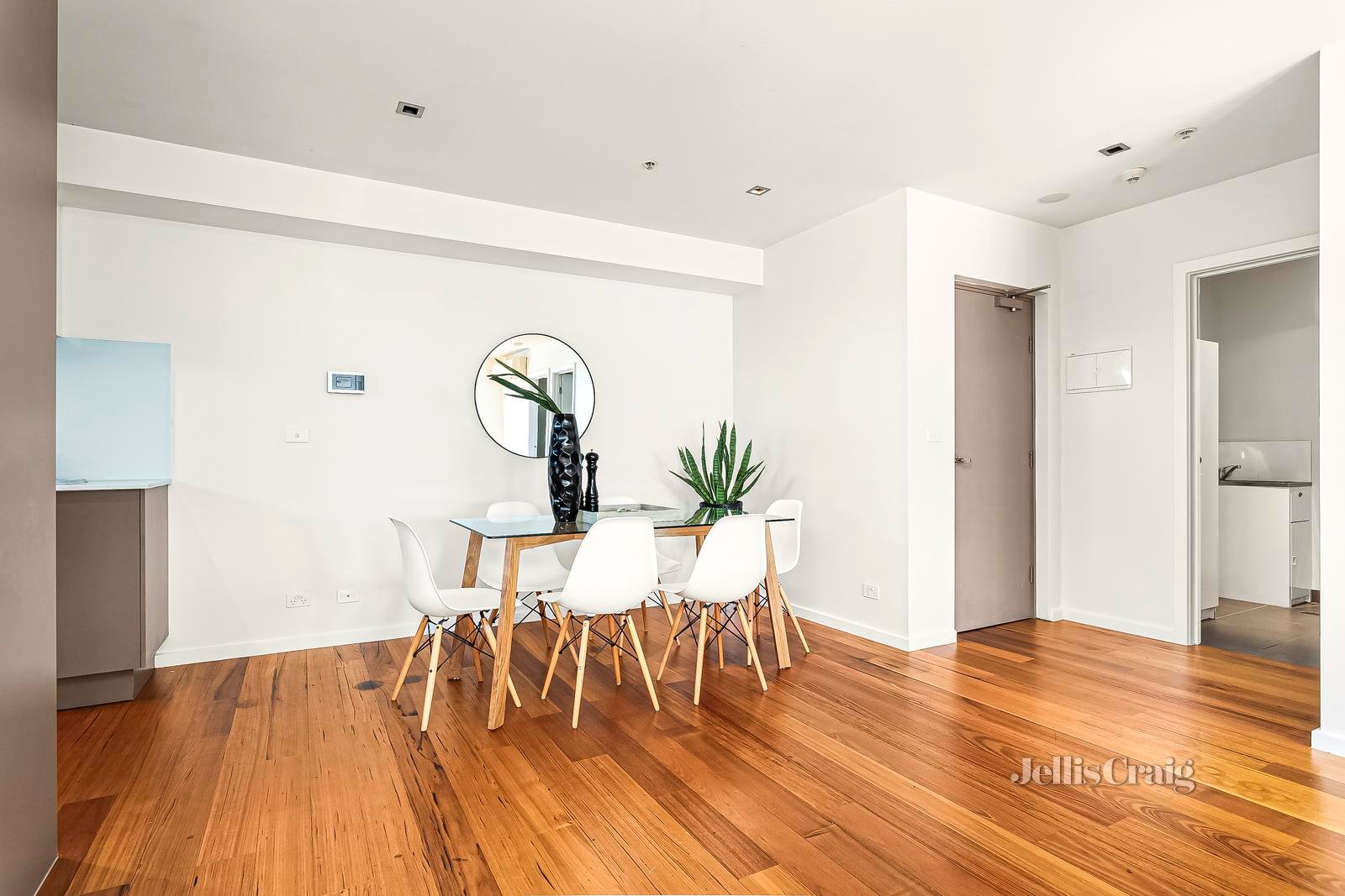 8/9 Pascoe Street, Pascoe Vale image 3