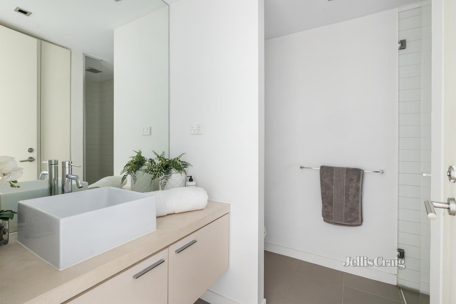 8/9 Warner Street, Malvern image 4