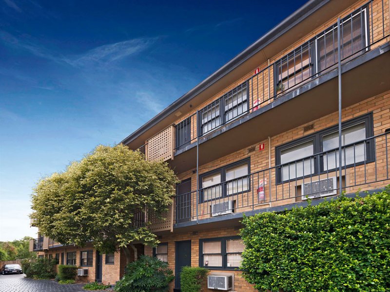 8/91 Ormond Road, Elwood image 1
