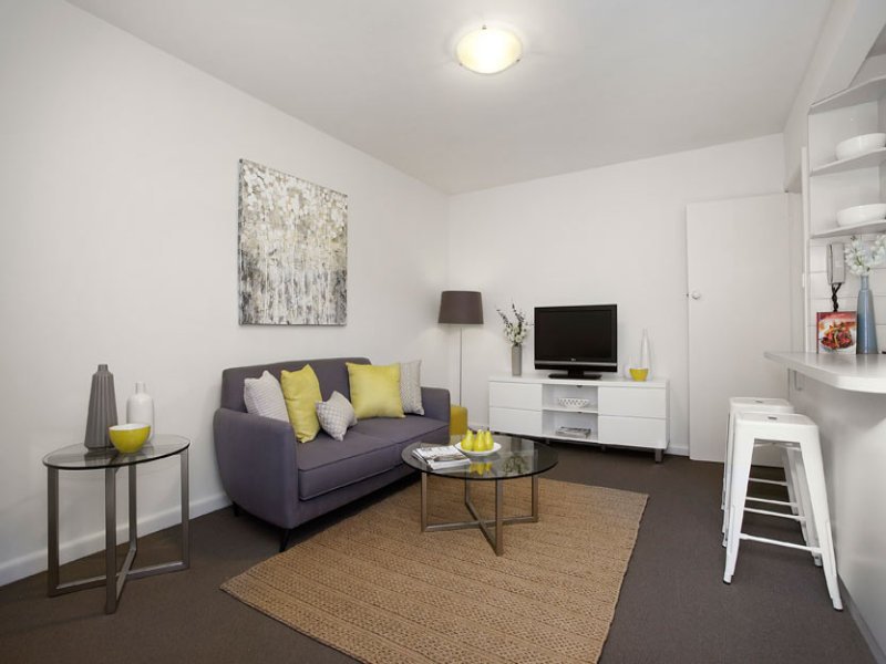 8/91 Ormond Road, Elwood image 2