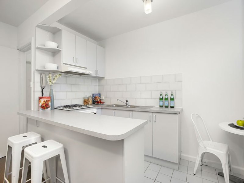8/91 Ormond Road, Elwood image 5