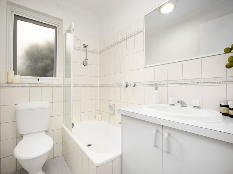8/91 Ormond Road, Elwood image 6