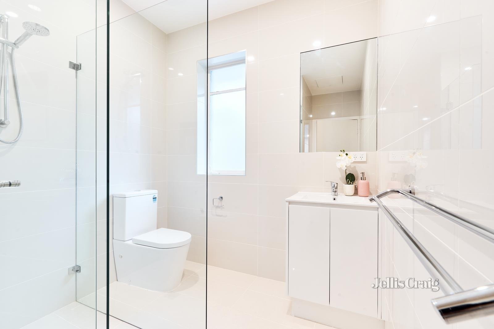 894 Centre Road, Bentleigh East image 12
