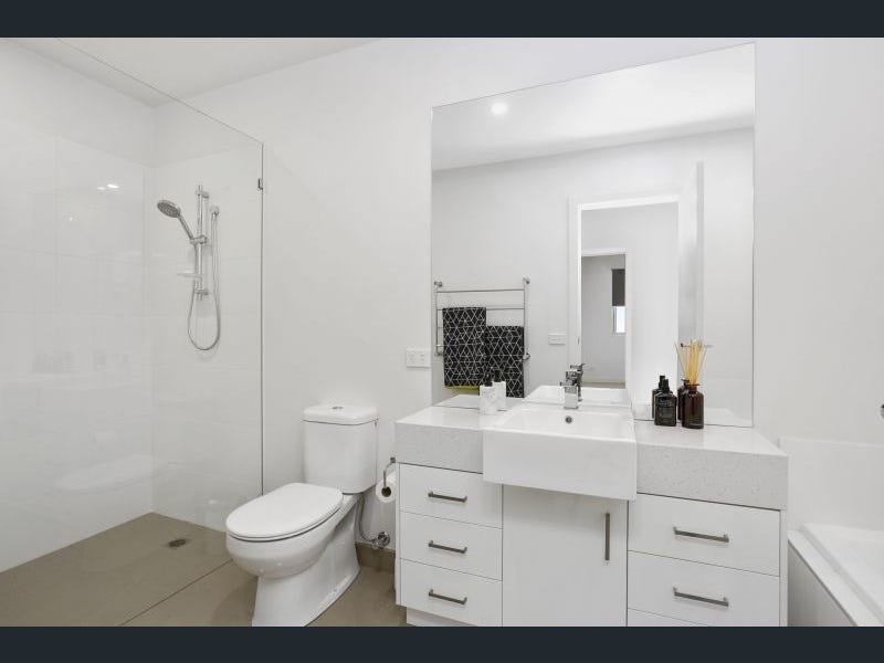 Property Gallery Thumbnail 3