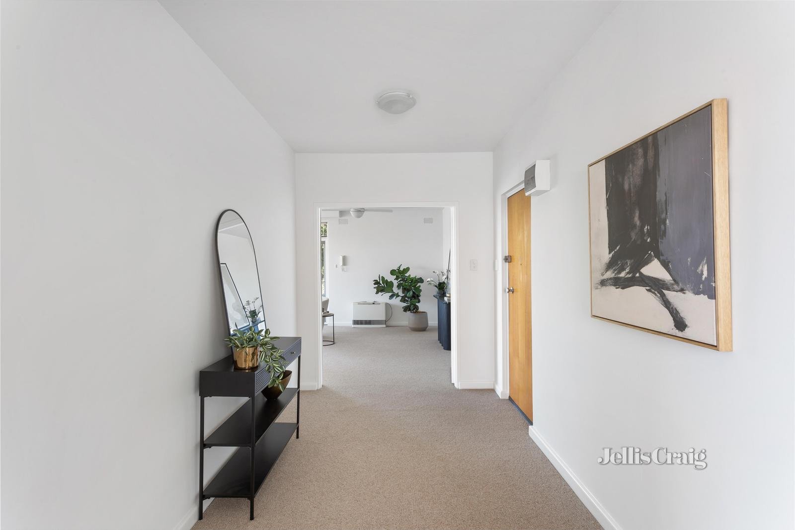 8/98 Burke Road, Malvern East image 4