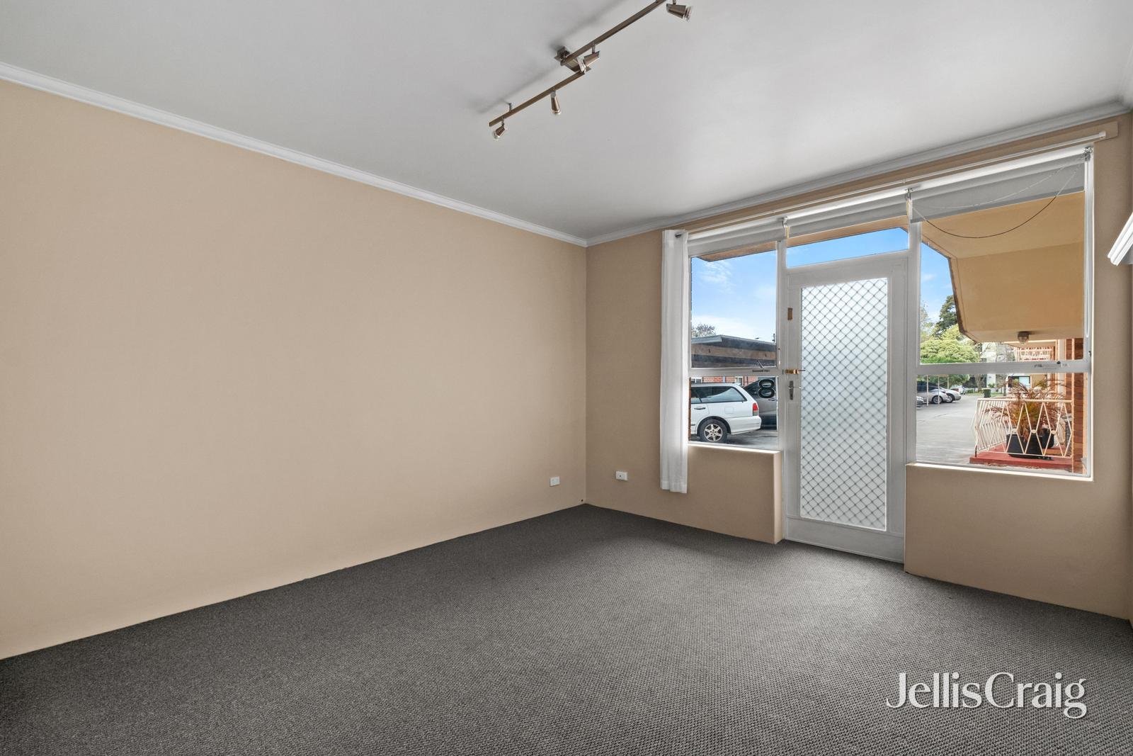 8/99 Verdon Street, Williamstown image 5