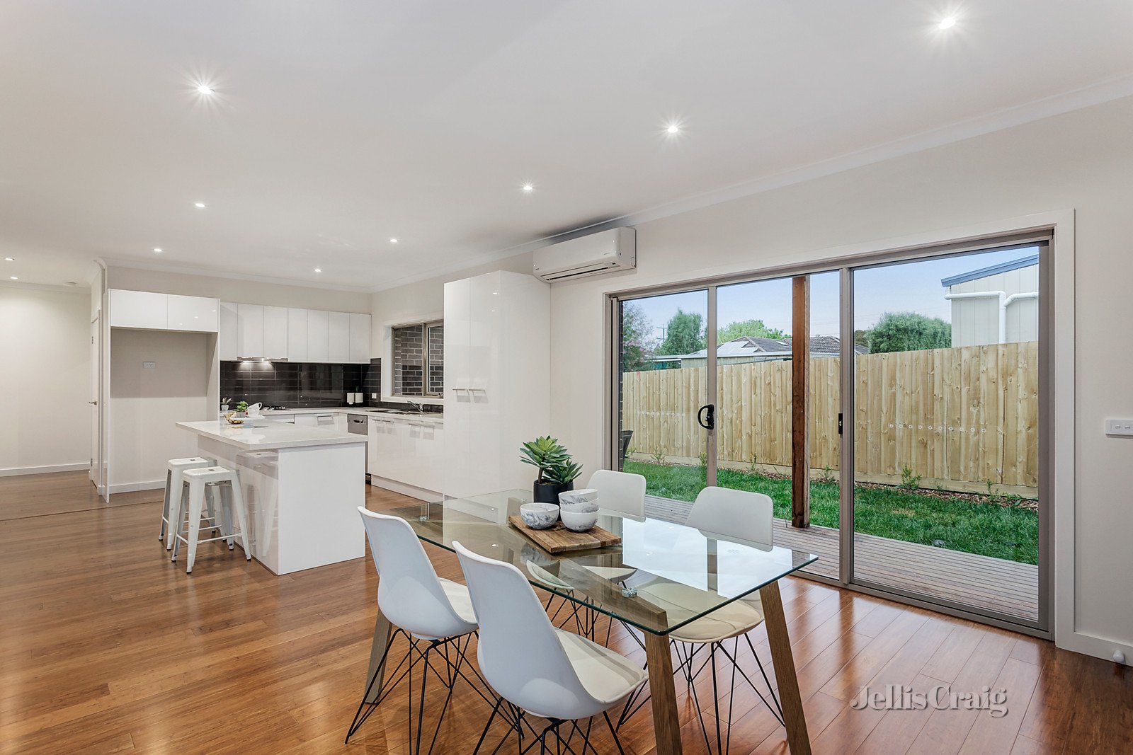 8A Barclay Avenue, Croydon image 5