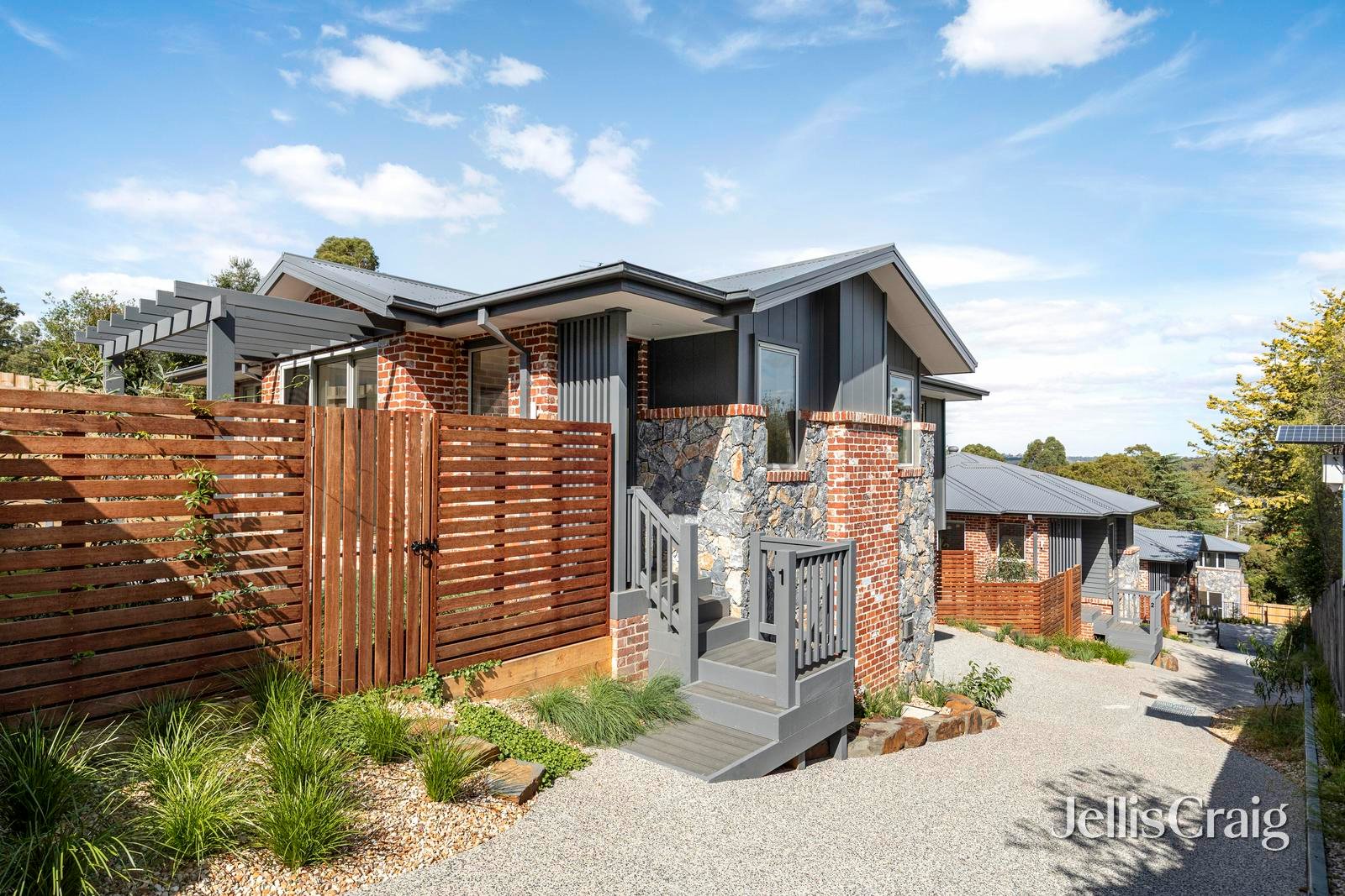 8A Bird Street, Eltham image 2